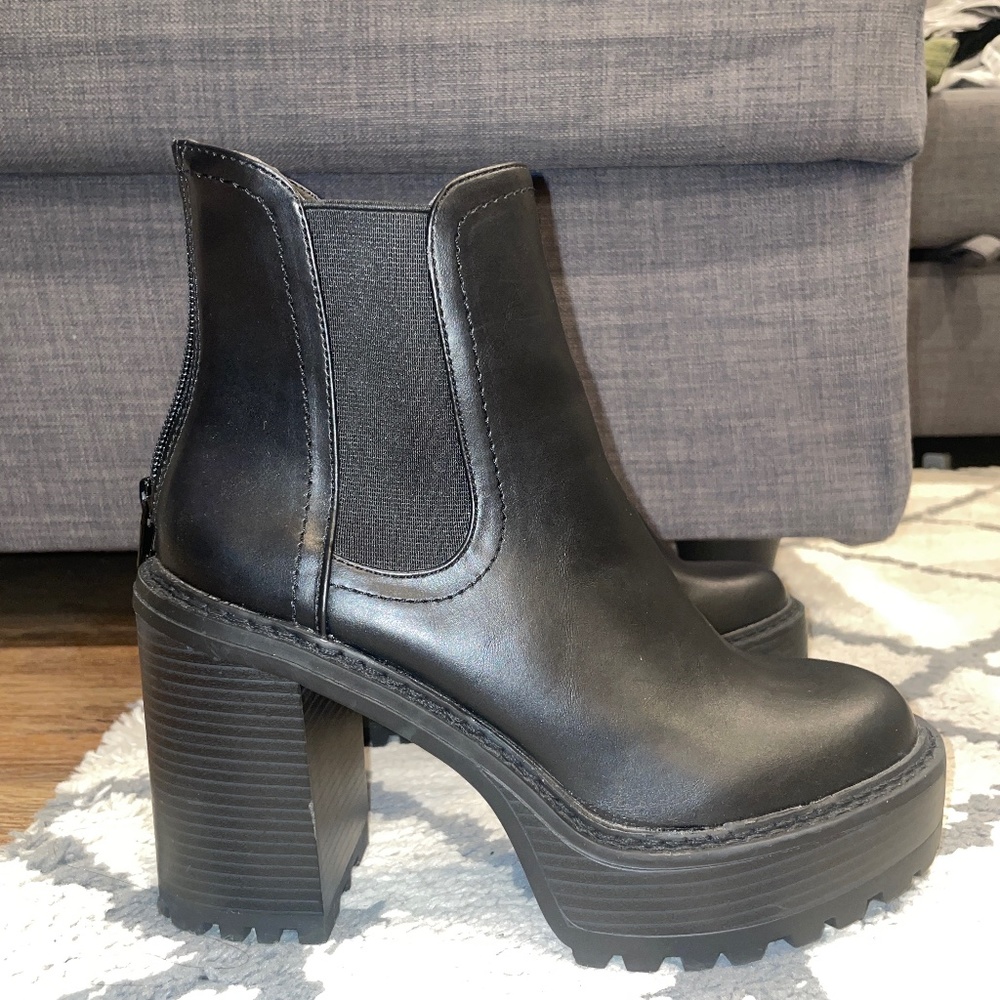 Madden Girl Boots Size 7